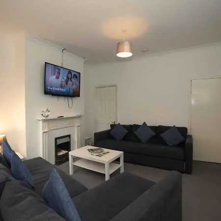 Pass The Keys Trafalgar House, Sleeps 6,Free Parking,Scarborough * سكرابورو