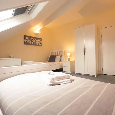 Pass The Keys Trafalgar House, Sleeps 6,Free Parking,Scarborough بيت للعطل