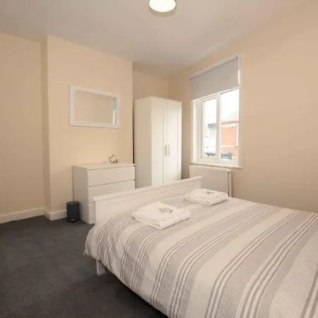Pass The Keys Trafalgar House, Sleeps 6,Free Parking,Scarborough بيت للعطل سكرابورو