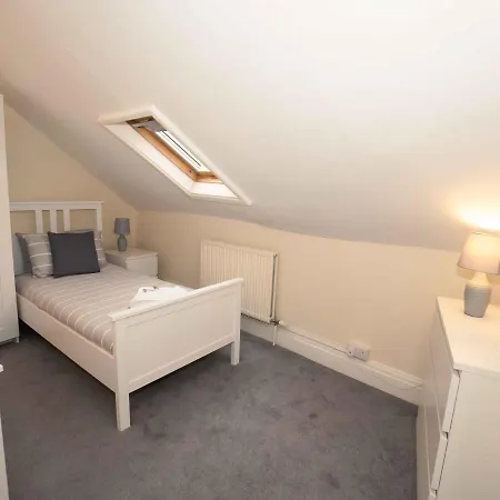 Pass The Keys Trafalgar House, Sleeps 6,Free Parking,Scarborough سكرابورو
