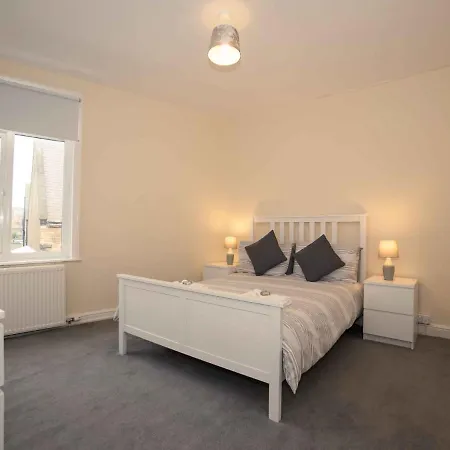 Pass The Keys Trafalgar House, Sleeps 6,Free Parking,Scarborough *