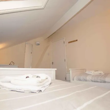 Pass The Keys Trafalgar House, Sleeps 6,Free Parking,Scarborough * سكرابورو