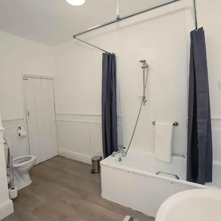 بيت للعطل Pass The Keys Trafalgar House, Sleeps 6,Free Parking,Scarborough