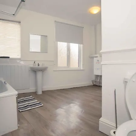 Pass The Keys Trafalgar House, Sleeps 6,Free Parking,Scarborough * سكرابورو