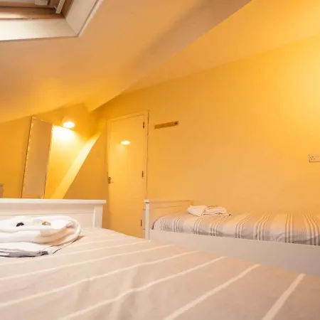 بيت للعطل Pass The Keys Trafalgar House, Sleeps 6,Free Parking,Scarborough سكرابورو
