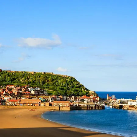 Pass The Keys Trafalgar House, Sleeps 6,Free Parking,Scarborough