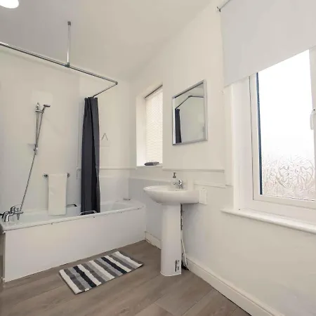 Pass The Keys Trafalgar House, Sleeps 6,Free Parking,Scarborough