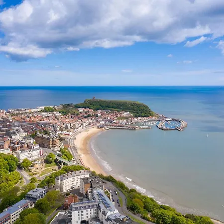 Pass The Keys Trafalgar House, Sleeps 6,Free Parking,Scarborough * Scarborough